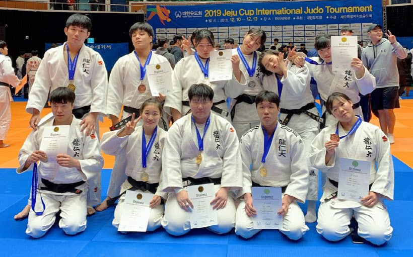 sinh viên khoa Judo tham gia đại hội